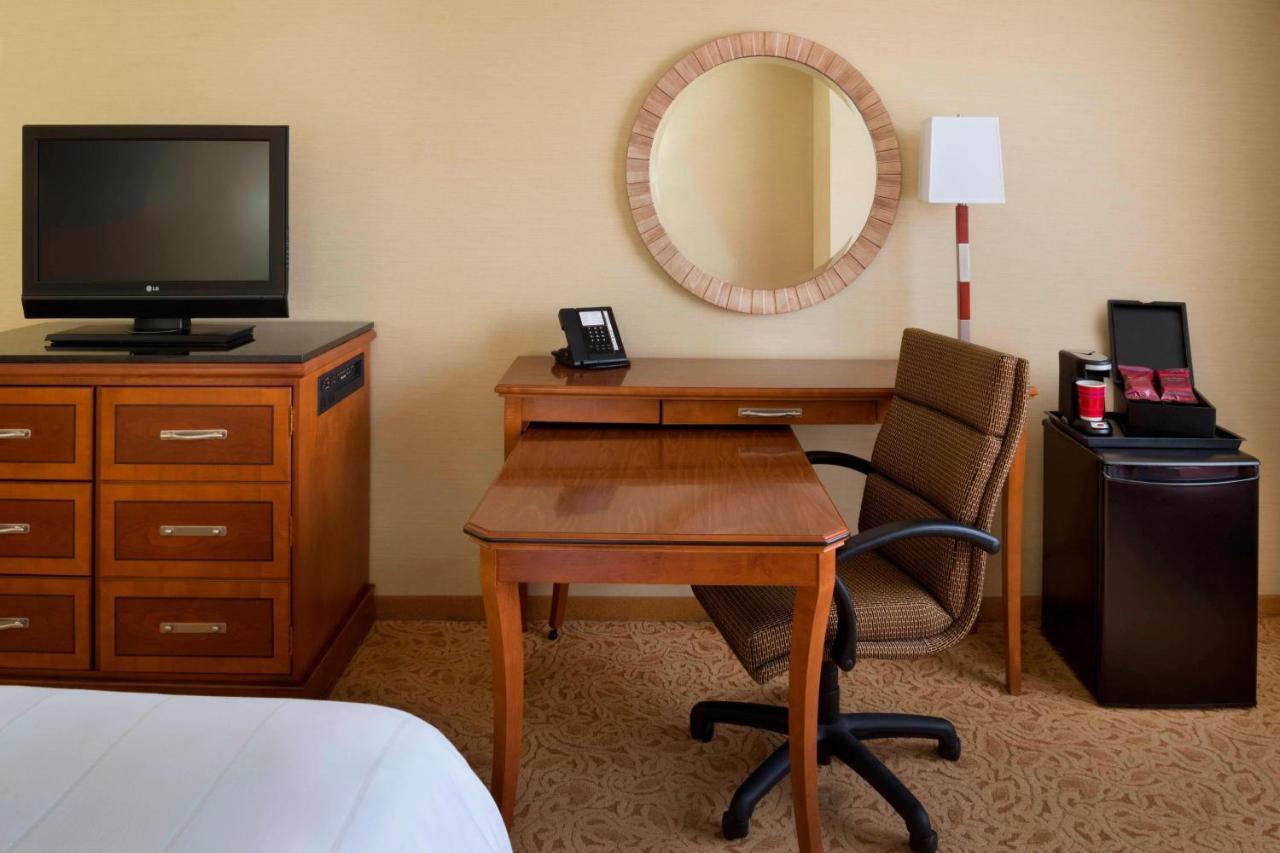 Toronto Airport Marriott Hotel Kültér fotó